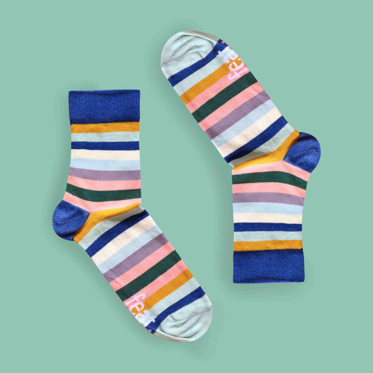 Men’s Signature Stripe socks with blue accents
